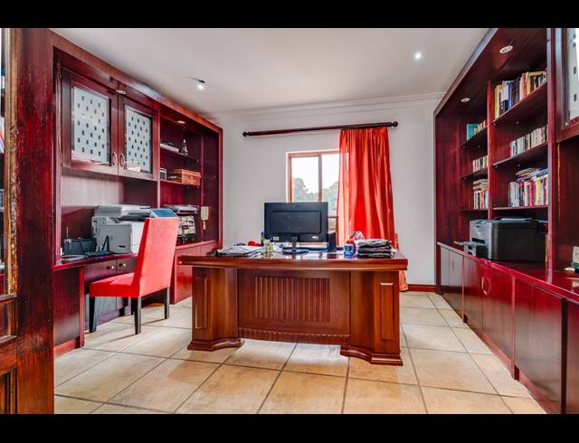 6 BEDROOM HOUSE FOR SALE IN WOODMEAD